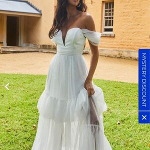 Elegant White Off-Shoulder Tulle Dress